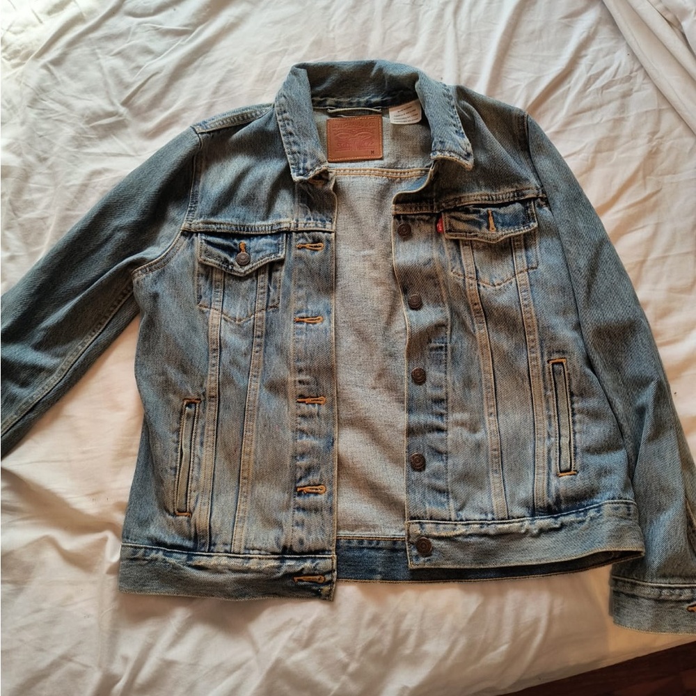 Levis Jean Jacket Size Medium